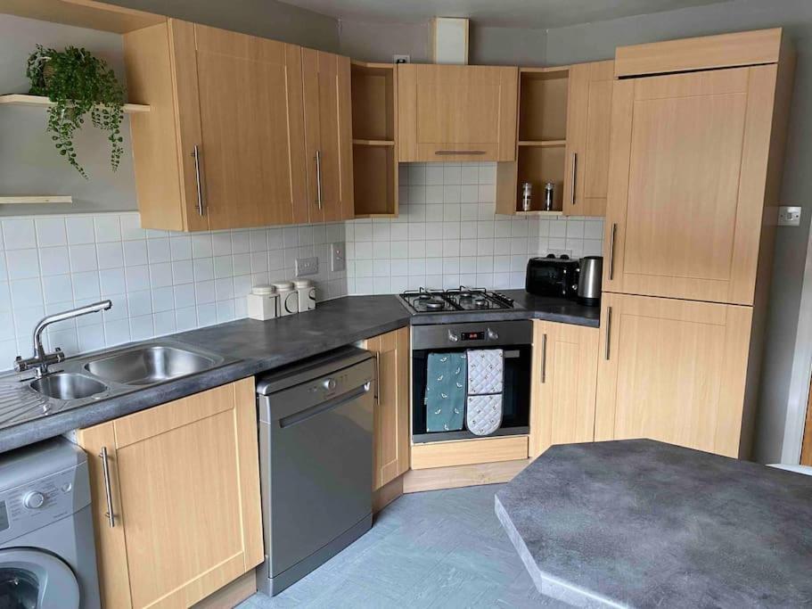 Spacious Ground Floor 2 Bed By Lains Lettings Apartman Aberdeen Kültér fotó